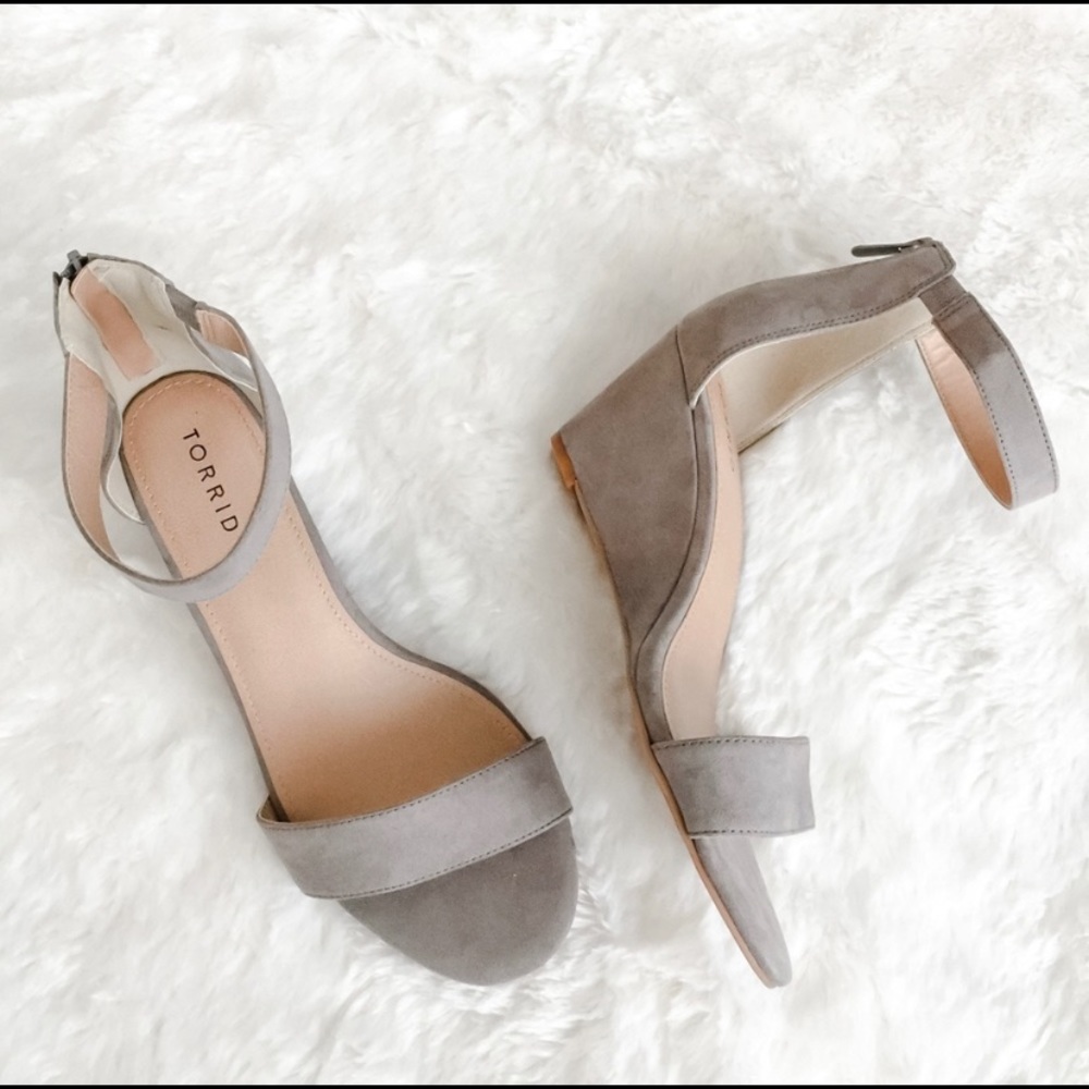 NEW Torrid Gray Wedge Sandals Size 9W
